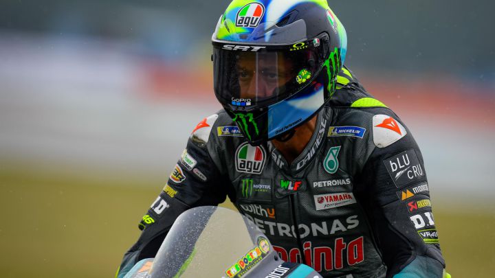 Valentino Rossi con la M1 del Yamaha Petronas