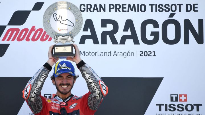 Bagnaia: "Quiero abrazar a Rossi después de este triunfo"