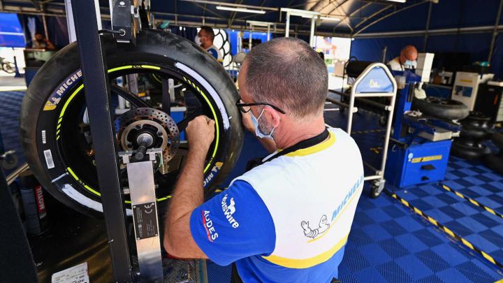 Un técnico de Michelin.
