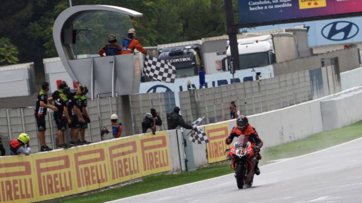 Redding ve la bandera de cuadros en la Carrera 1 de Montmeló