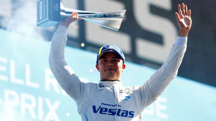 Nyck de Vries celebra su victoria en Berlín.