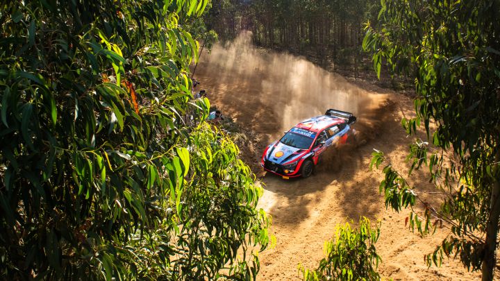 Dani Sordo pilota el Hyundai durante la cita en Portugal