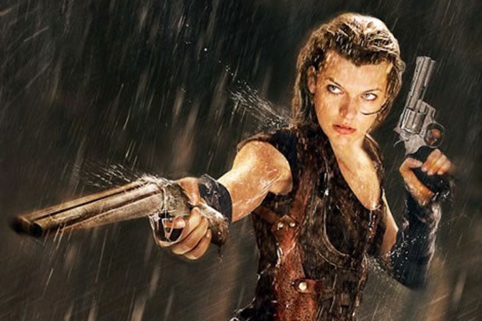 ¿Pensabas que nos habíamos olvidado de la Jovovich? Eso nunca. Por eso el punto y final lo pone ella encarnando a la indestructible Alice, la mujer que más zombis ha matado en pantalla si hacemos caso de que lleva una década, y cinco películas, disparando a muertos vivientes en la saga ‘Resident Evil’.
