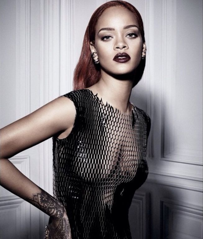Rihanna, sin ropa interior, en las sensuales fotos para Dior