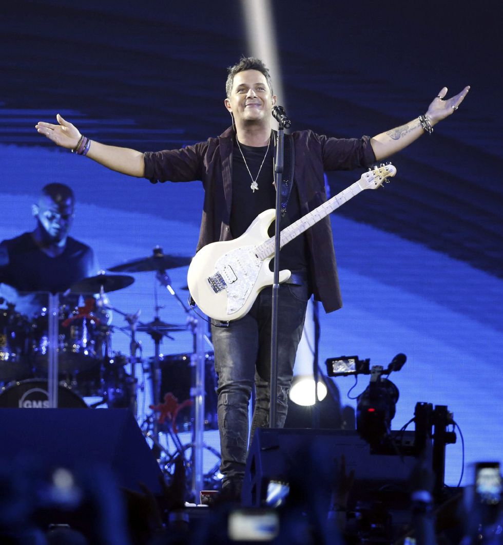 Alejandro Sanz sigue 'pisando fuerte' en 'casa'