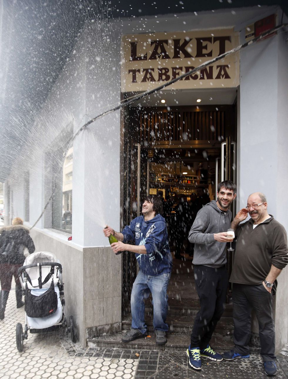 El bar Laket, en Pasaia (Guipúzcoa), ha repartido diez millones de euros con el Gordo del Sorteo del Niñ