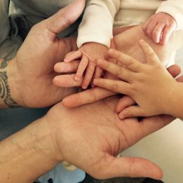 La tierna foto que colgó Puyol para recibir a su nueva hija