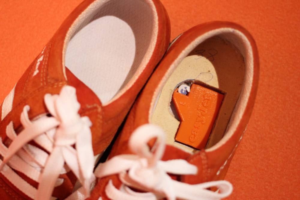 Conecta tu smartphone a estos zapatos y nunca más te perderás