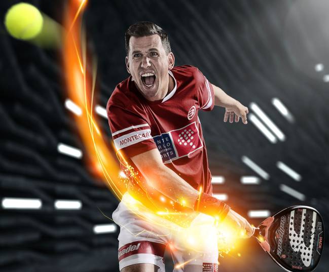 Paquito Navarro con su Bullpadel Hack.