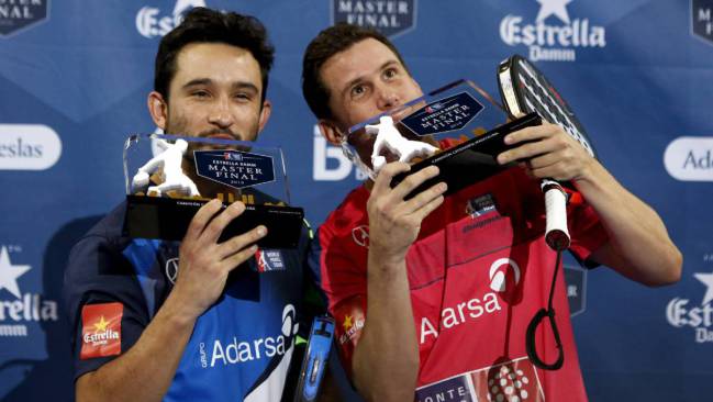 Paquito Navarro y Sanyo Gutiérrez celebran el título en el Master Final del World Padel Tour 2016.