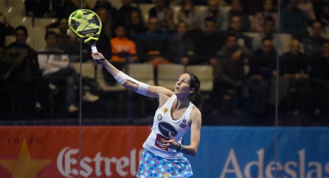 Gemma Triay reliza una bandeja con efecto.