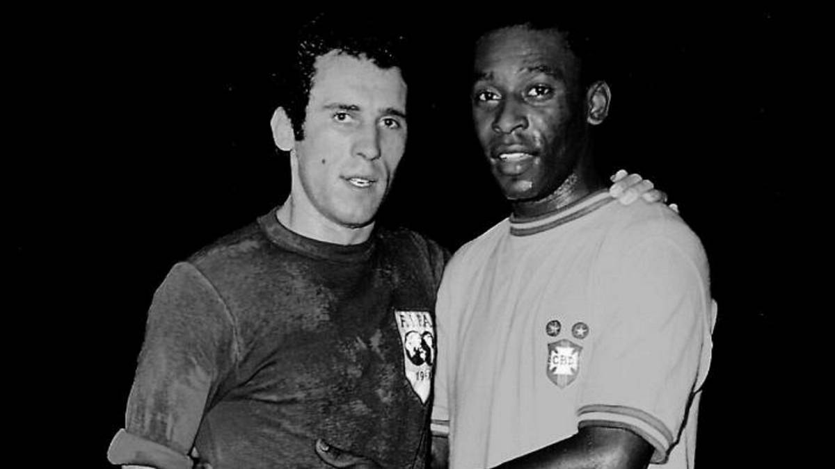 Amancio y Pelé, en el partido de la selección de la FIFA contra Brasil.