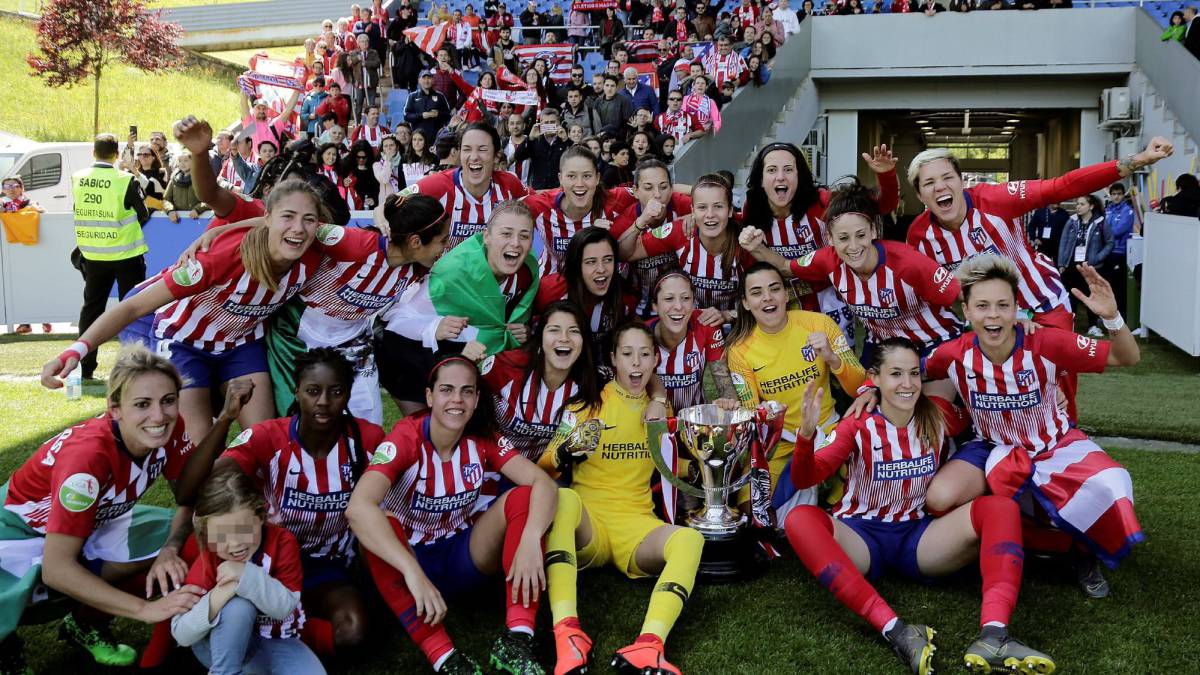 El domingo habrá homenaje al equipo femenino y a Godín