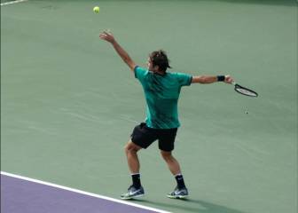 El lanzamiento de la bola determina tu servicio en el tenis