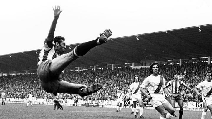 Quini, contra el Rayo Vallecano en 1979.