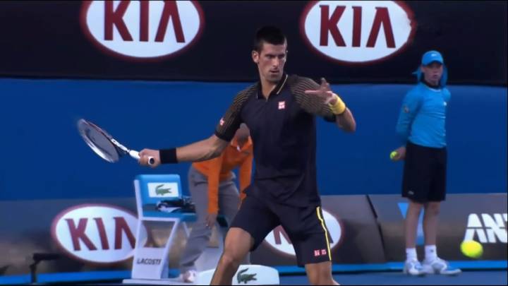 djokovic_derecha_mira_pelota