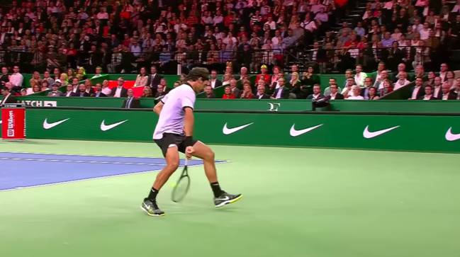 federer_tweener_between_the_legs