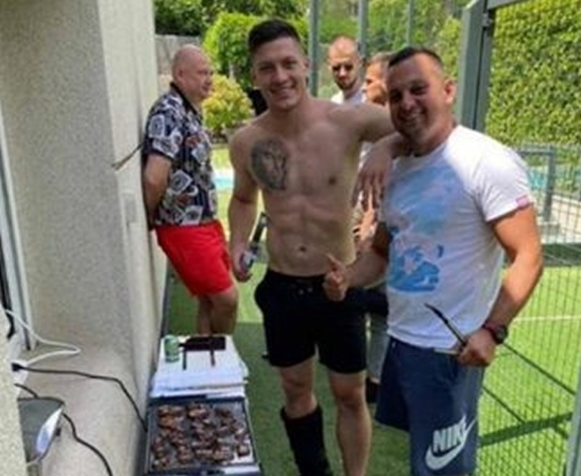 Luka Jovic, el domingo celebrando una barbacoa.