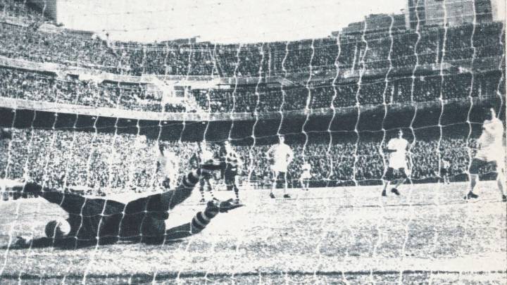 Como dos años antes en San Mamés, Puskas bate a Iribar tras un penalti que también cometió Orúe sobre Manolín Bueno.