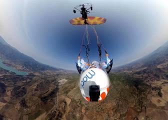 Un español realiza una maniobra única en Wingsuit