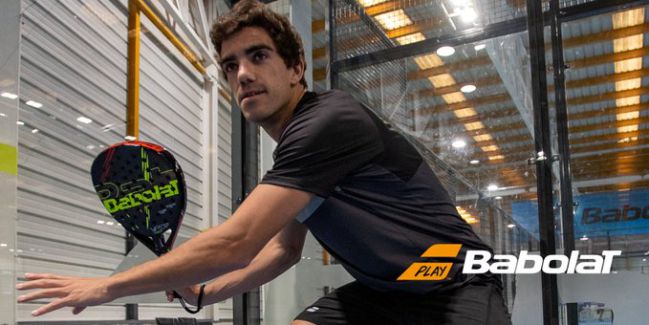 Juan Lebrón, número uno de World Padel Tour, con la Babolat Viper Carbon 2020.