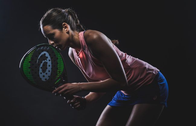 Gemma Triay posa con la Asics Hybrid Pro.