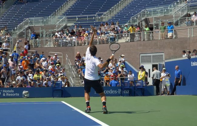 Roger Federer saque