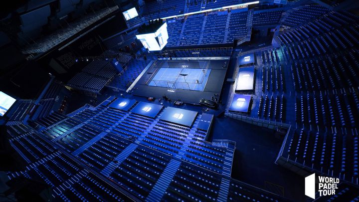 Imagen de la pista central World Padel Tour en el WiZink Center.