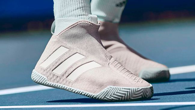 El modelo Adidas Stycon de concepto botín y sin cordones.