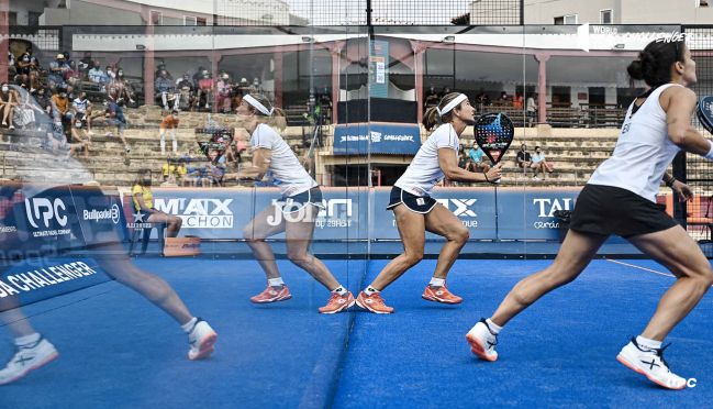 Carol y Eli durante la final del Calanda Challenger del World Padel Tour.