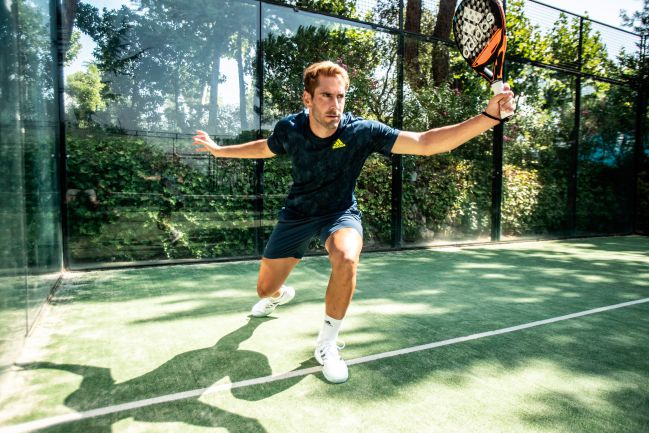 Álex Ruiz con la pala de pádel Adidas Asipower Ctrl 3.0.