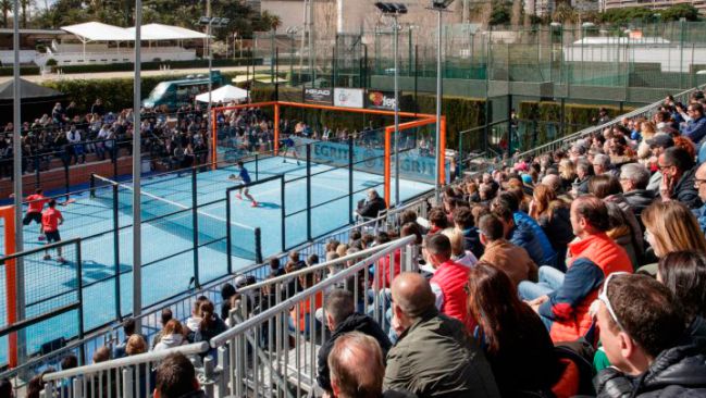 Las gradasd del club RC Polo en Barcelona durante una competición federativa de la FEP.