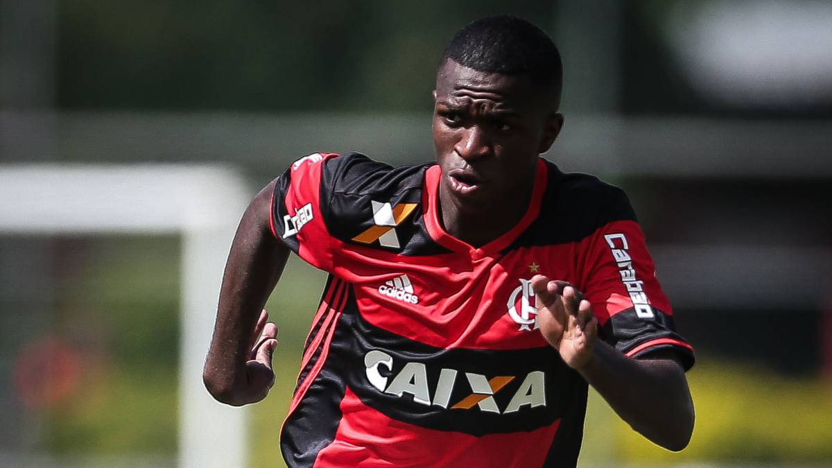 Vinicius provocó el penalti de la victoria de Flamengo