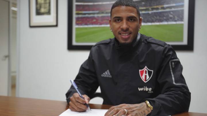 Alexi Gómez firma su contrato con Atlas.