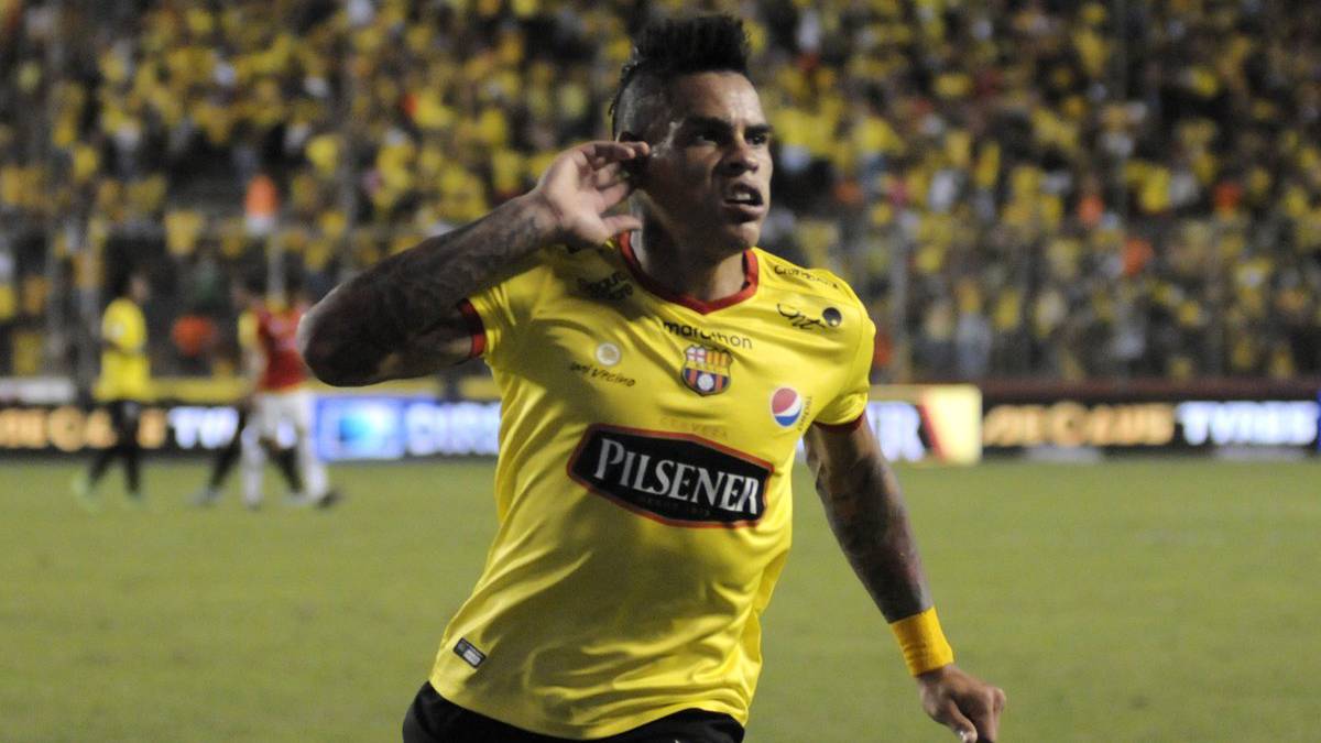 Jonathan Álvez celebra un gol con Barcelona.