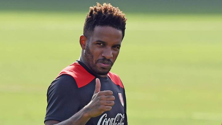 Directivo del Palmeiras desmiente el interés por Farfán