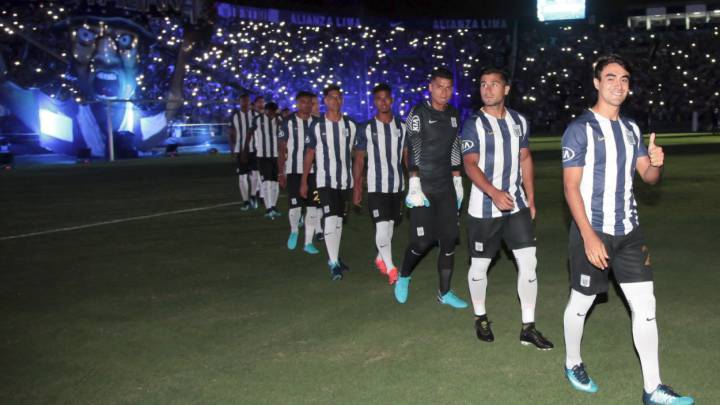 Alianza LIma durante su presentación en la Noche blanquiazul ante Audax Italiano, que venció por 0-2.
