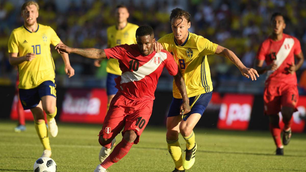 Guerrero y Farfán disputaron el partido completo aunque el duelo fue muy cerrado y apenas pudieron intervenir en posiciones de peligro ante Suecia.