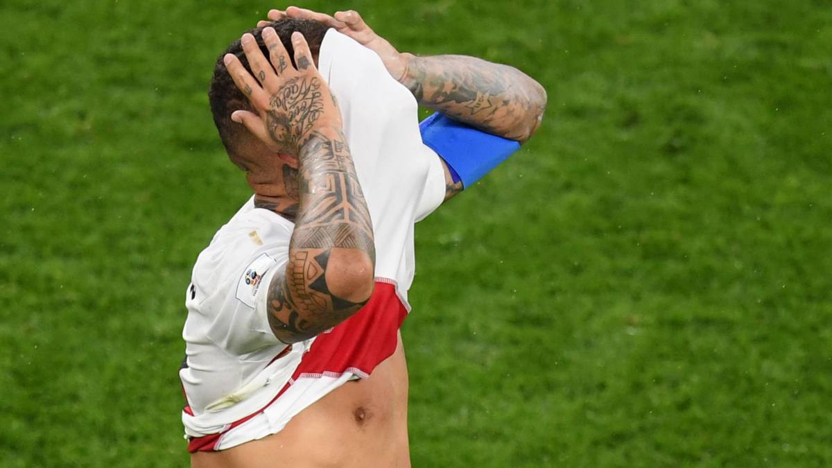 El delantero peruano se mostró dolido por la rápida eliminación pero también pidió reaccionar para terminar el Mundial de la mejor forma ante Australia.