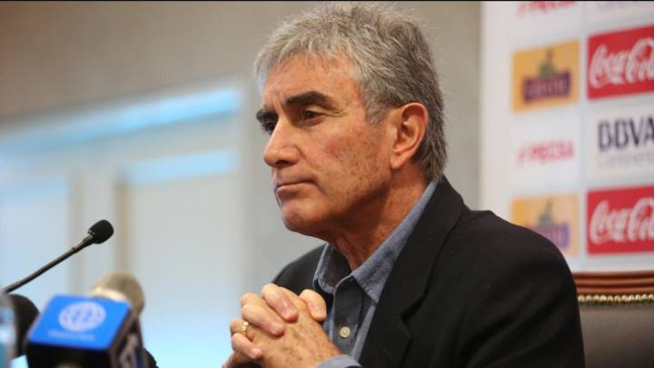 La FPF desmiente la renuncia de Oblitas como director deportivo