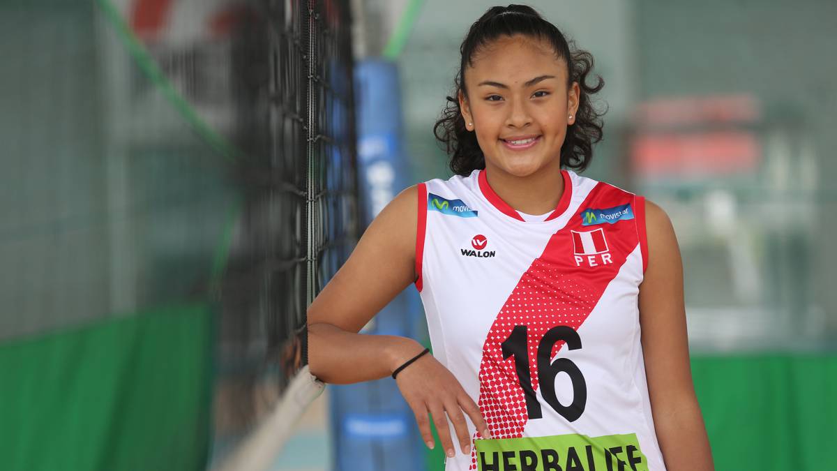 Yadhira Anchante, armadora de la Selección U20 de voleibol femenino de Perú.