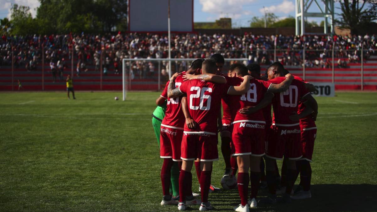 El equipo limeño ha olvidado la mejoría que vivió en el mes de agosto para volver a sufrir derrotas dolorosas que lo devuelven a los puestos de descanso.