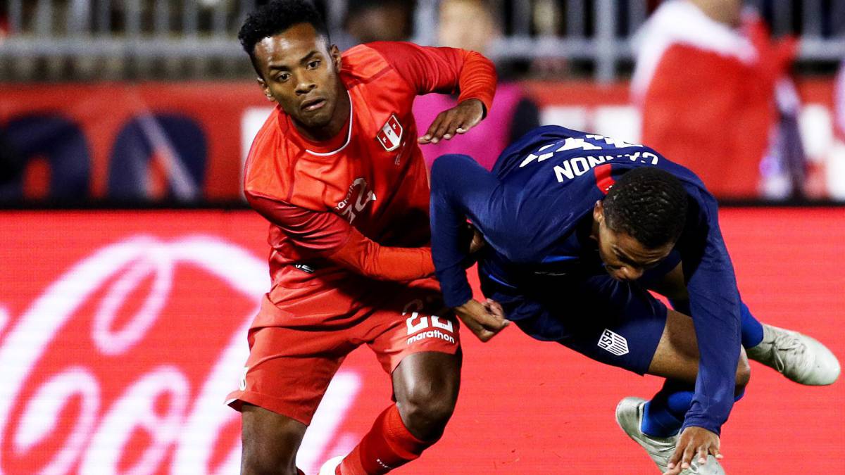 La selección de Gareca no completó su mejor partido pero un final intenso les permitió igualar gracias al gol convertido por Flores. Sargent abrió el marcador.