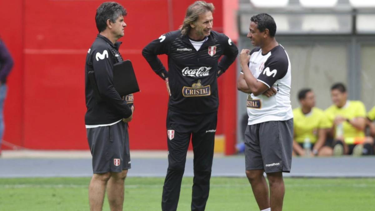 El técnico argentino probó con un once titular en el que sólo podría cambiar en la posición de mediapunta. ¿Jefferson Farfán o Cristian Benavente?