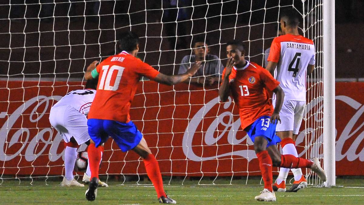 El equipo de Gareca dejó algunos errores en defensa que le costaron caro y cierra el 2018 con mal sabor de boca. Flores y Farfán anotaron los goles.