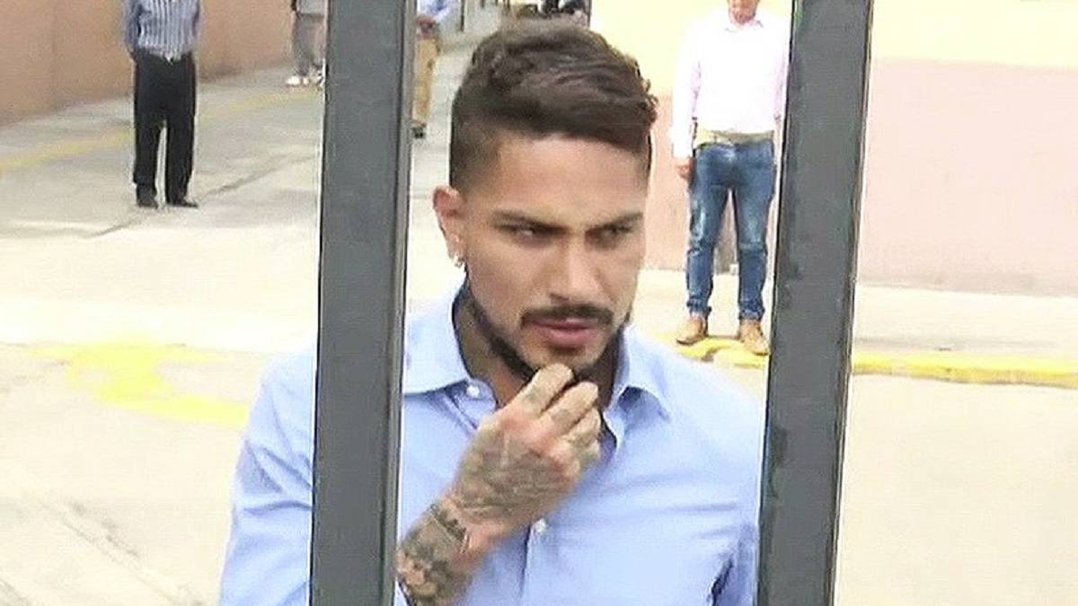 Al delantero internacional con Perú lo llamaron para responder por su viaje a Suiza junto al que era el máximo responsable de la Federación Peruana de Fútbol.