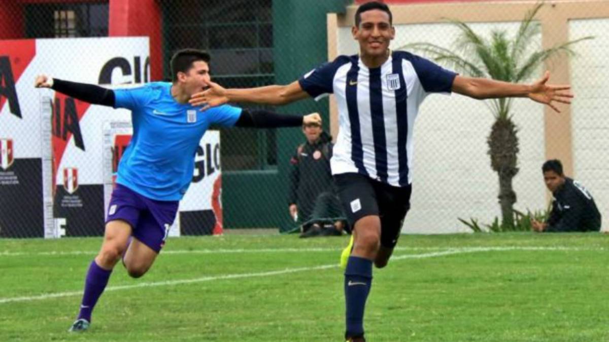 El delantero peruano De la Cruz se probará en el Oviedo