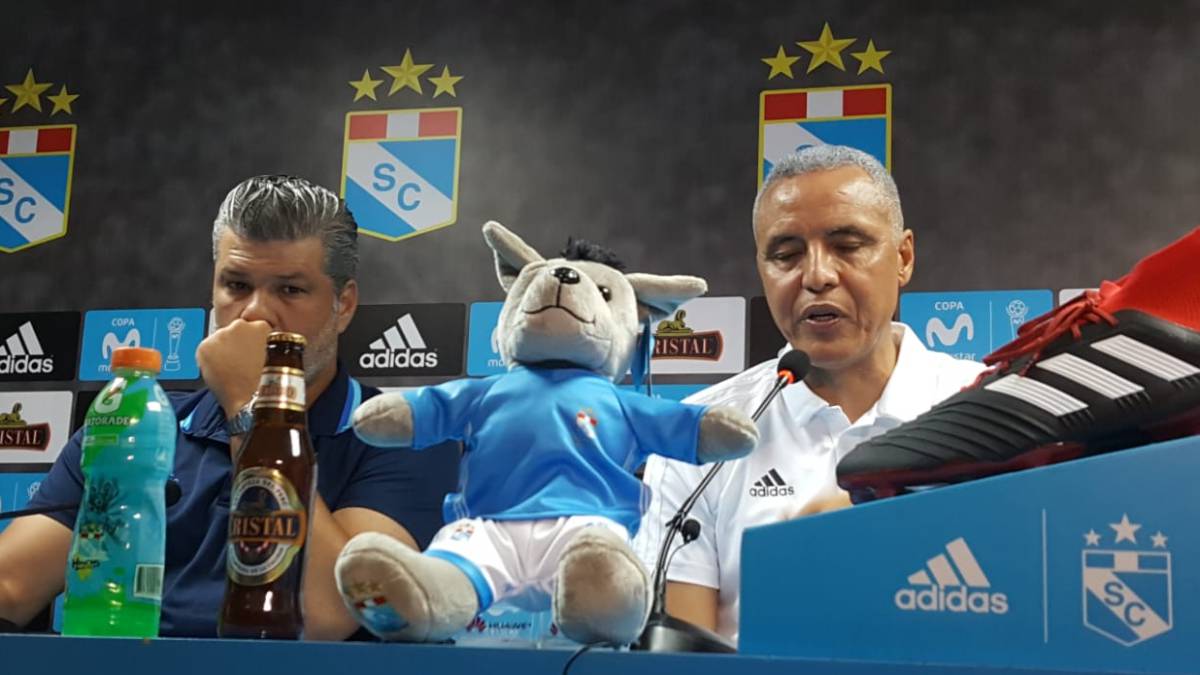 El técnico de Sporting Cristal ofreció una conferencia de prensa en la que se mostró muy ambicioso con la campaña que debe realizar su plantel.