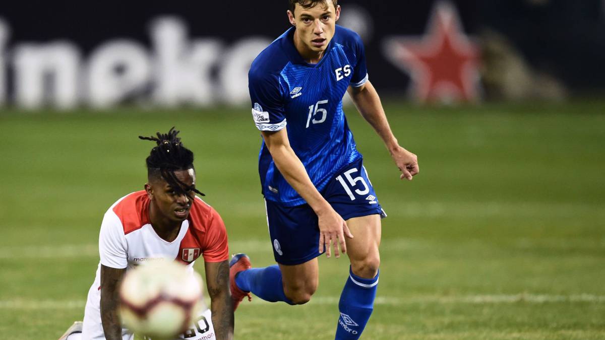 La selección de Ricardo Gareca cayó 0-2 en Washington ante El Salvador, que inició el partido con suplentes y sumó un histórico triunfo.