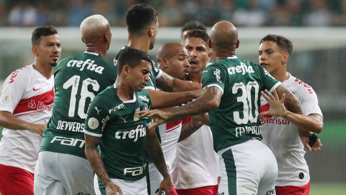 El delantero peruano no se escondió tras la derrota de Internacional en campo de Palmeiras y cargó contra el colegiado a pie de campo.